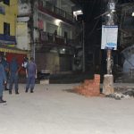 शंकास्पद शुटकेश भित्र कपडा