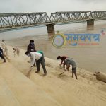 डुडुवा संघर्ष समितिद्धारा सिधनियाँ घाट तथा राप्ती पुलको सरसफाई (फोटो फिचर)