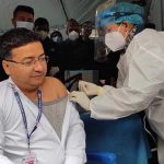 डा.थापालाई लगाएर बाँकेमा काेराेना खाेप अभियान शुरू