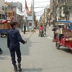 अनावश्यक बाहिर निस्कदै हुनुहुन्छ ? कारवाही भोग्नुपर्ला ! (फोटो फिचर)
