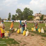 माइती नेपालले समस्यामा परेकालाई राहत बितरण गर्दै