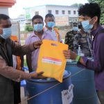 स्वदेश फर्किएका १५ सय नेपालीलाई स्वास्थ्य किट बितरण