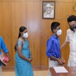 नौ कक्षाका विद्यार्थीले बनाए हत्केला आकारको कम्युटर, मुख्यमन्त्रीले दिए बधाइ