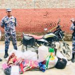 तस्करीको सामान सशस्त्रको फन्दामा, प्रहरीलाई देख्ने वित्तिकै भरिया फरार
