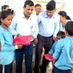 नरैनापुरको पचपेडुुवाका विद्यार्थीलाई शैक्षिक सामाग्री वितरण
