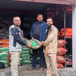 आश्रय स्थलमा बसेका बाढी प्रभावितलाई बी-ग्रुपद्धारा खाद्यान्न सहयोग