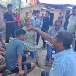 बाढी पिडितको घरदैलोमा व्यस्त निवर्तमान सांसद कृष्णा केसी (नमुना)