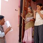 स्वतन्त्र उम्मेदवार डा.कर्णलाई मतदाता स्वंयले साथ दिँदै