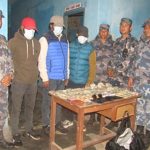 १५ लाख भारतीय रुपैयाँ र गरगहनासहित ३ जना पक्राउ