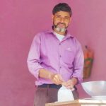 जीवन निर्वाह गर्न डेरी ब्यवसायमा अघि बढ्दै पत्रकार अधिकारी