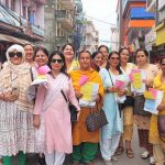प्रजातान्त्रिक समूहमा मतदानको आग्रह गर्दै महिलाहरुको घरदैलो अभियान