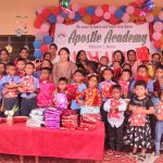 एपोस्टल एकेडमीद्वारा साँस्कृतिक कार्यक्रम गर्दै विद्यार्थी पुरस्कृत
