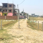 रियल स्टेटका संचालकले बाटो अबरोध गर्दा स्थानीयलाई सास्ती