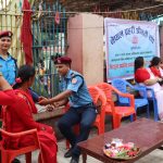 बागेश्वरी पुग्ने श्रद्धालुहरुको निःशुल्क प्राथमिक उपचारसँगै पिउने पानी वितरण