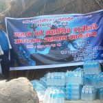 सन्तानेश्वर जाने भक्तजनलाई स्थानीय युवाले बाँडे निःशुल्क पानी