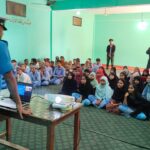 मदरसाका बिद्यार्थीलाई ट्राफिक सचेतना
