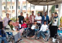 १२ जना बालबालिकालाई सहायक सामाग्री प्रदान