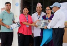 आठ वटा विद्यालयलाई शैक्षिक सामाग्री प्रदान